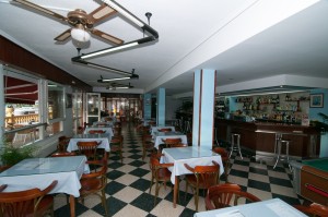 Cafeteria-Bar 1