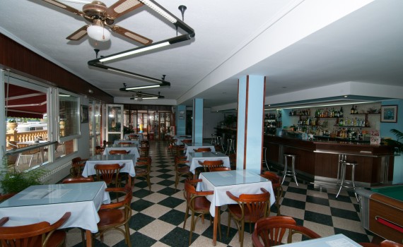 Cafetería-Bar 1