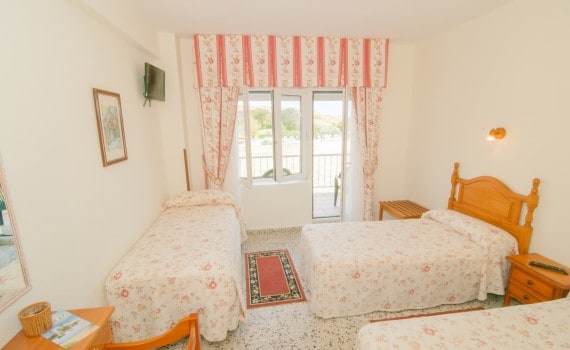 Triple con balcón 2